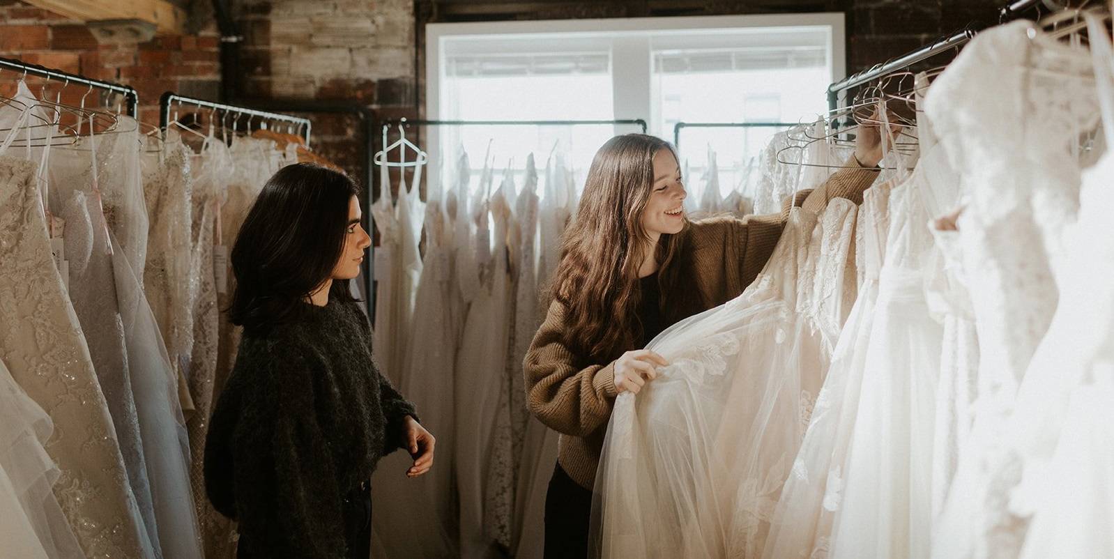 Everything You Need To Know About Consigning a Gown at Dearly! Image
