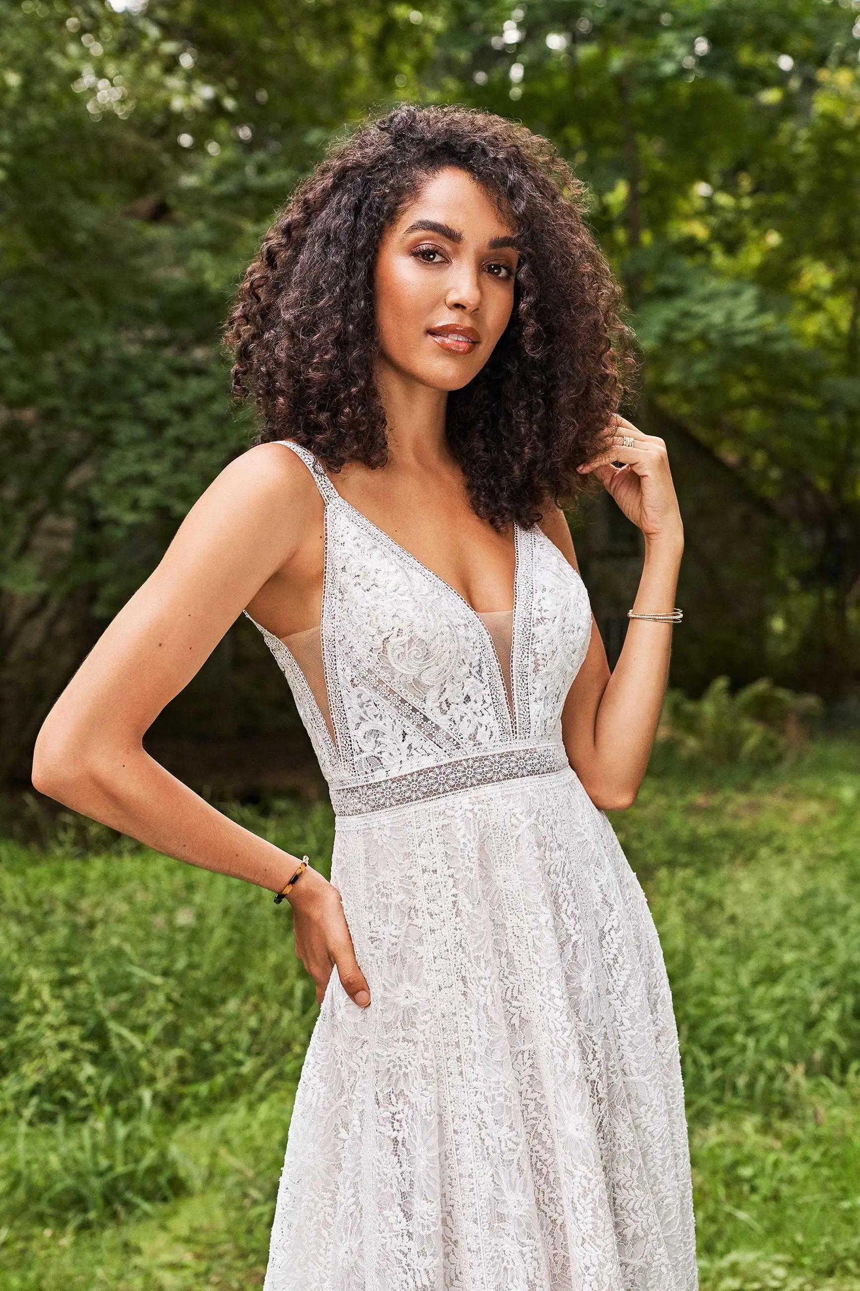 Stunning Boho Bridal Gowns for the Free-Spirited Bride Image