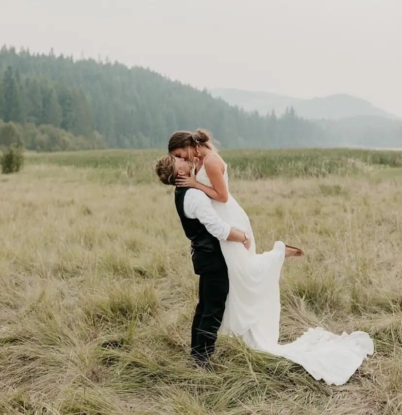 Why we love micro weddings and elopements Image
