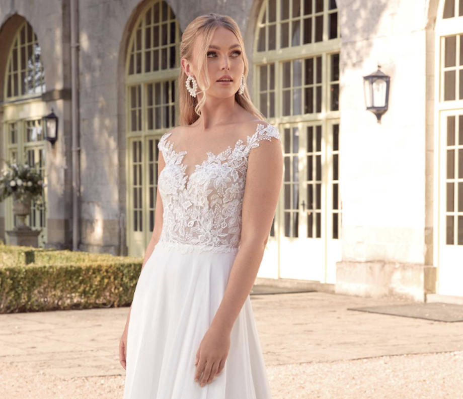 Lace Elegance: The Timeless Allure of Lace Wedding Dresses. Desktop Image